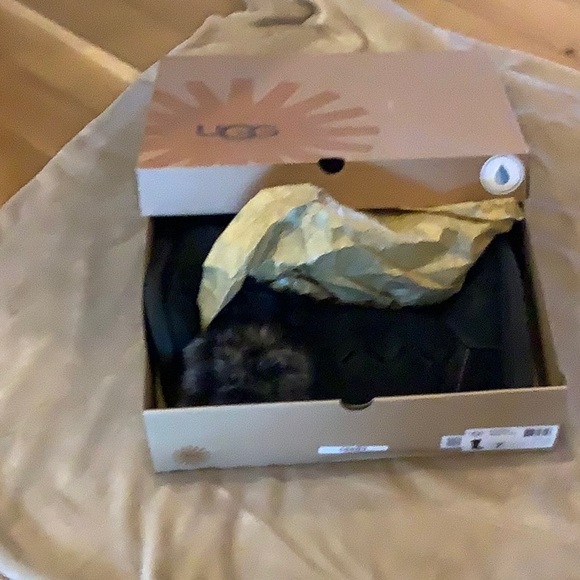 UGG Boots - Picture 8 of 8